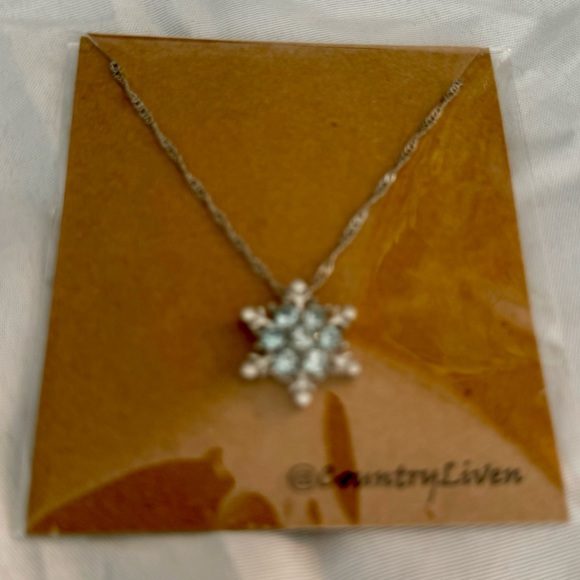 🆕 Silver Blue Crystal Snowflake Necklace - Picture 6 of 8